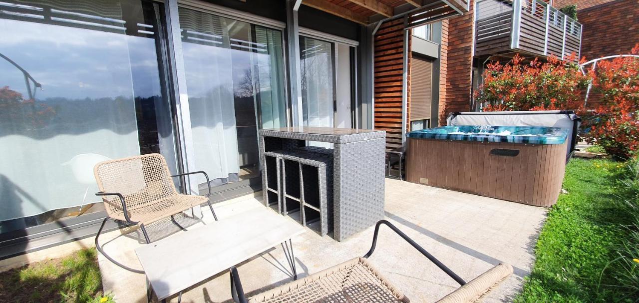 Plein Soleil Avec Jacuzzi Privatif Et Parking Prive Apartment Sarlat-la-Caneda Exterior photo